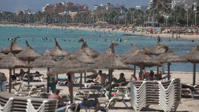 
                    Polícias salvam turista que ficou inconsciente no mar em Maiorca
                