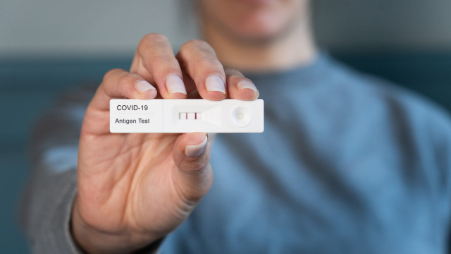 Covid pode afetar esperma. Estudo sugere maior ansiedade em filhos