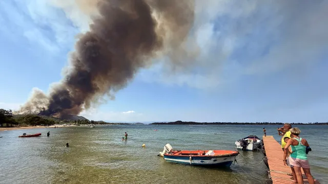 
                    Grécia aposta na tecnologia espacial para conter incêndios florestais
                
