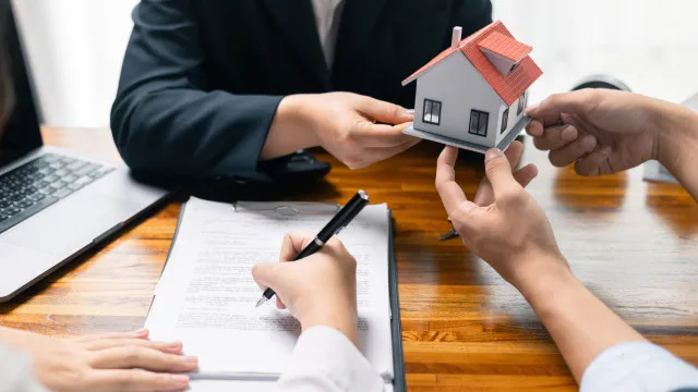 DemoliÃ§Ãµes abrem caminho a projeto privado de casas em SantarÃ©m
