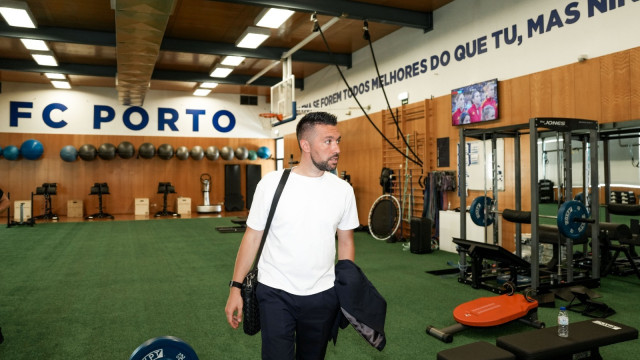 Após Borja Sainz, Farioli quer mais reforços. Eis o plano do FC Porto