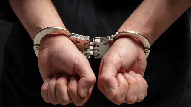 
                    Toxicodependente tenta matar funcionário de restaurante nos Açores
                