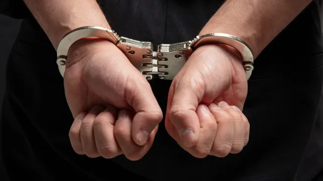 
                    Esgana ex no Estoril quando ia buscar filho. Familiares evitam tragédia
                
