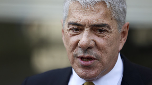 Fuga à justiça? Sócrates atira: 