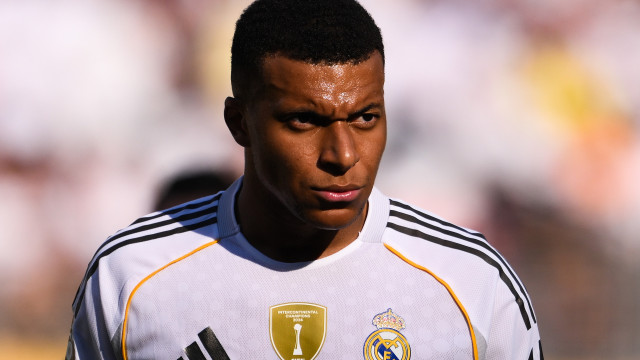 Mbappé brilha com hat-trick, Real Madrid atropela Kairat e lidera Champions