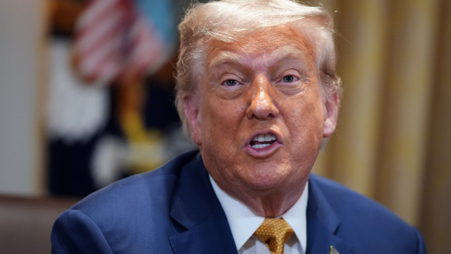 Trump acusa Biden, Obama e Hillary de forjarem arquivos de Epstein