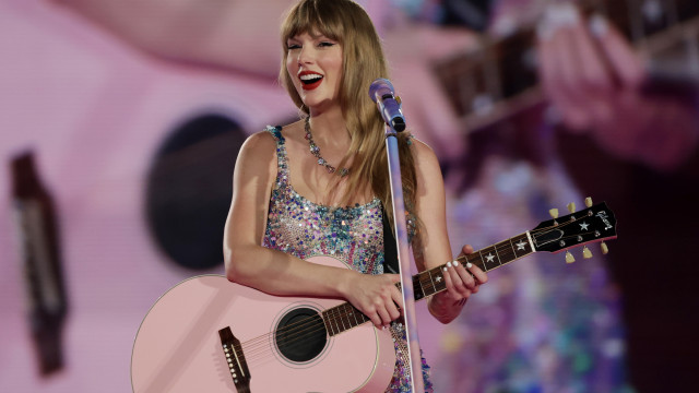 Taylor Swift anuncia 12º álbum em podcast do namorado