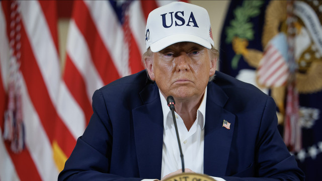 Trump se irrita com pergunta sobre tragédia e ataca jornalista