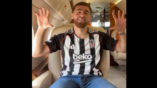 Orkun Kokçu 'imita' águia a caminho da Turquia e vai reforçar Besiktas