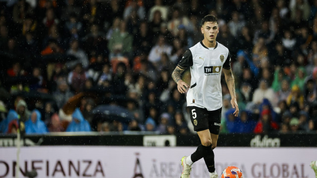 Negócio fechado. Benfica assegura contratação de Enzo Barrenechea