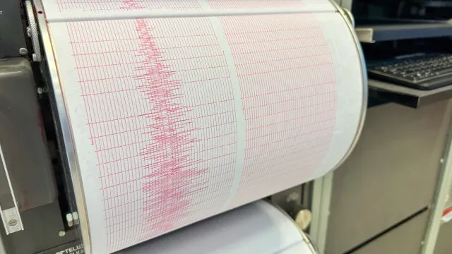 
                    Alerta de tsunami no Japão após sismo de magnitude de 7,4
                