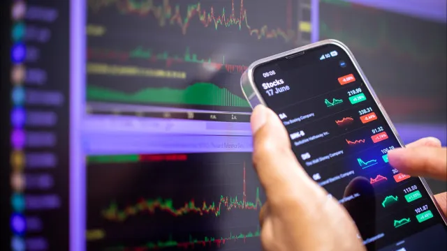 
                    Bolsas europeias em alta mas com dúvidas sobre negociações e estreito de Ormuz
                