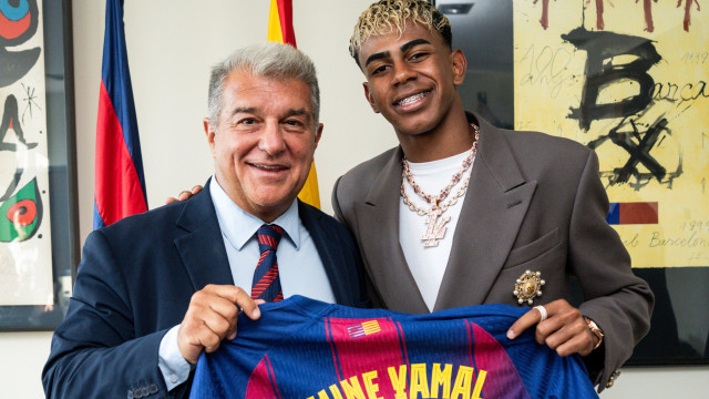 Oficial: Lamine Yamal renova com Barcelona e 'rouba' número de Messi