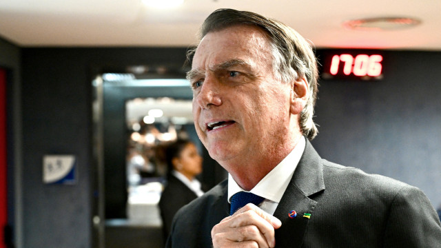 Bolsonaro em prisão domiciliária por desrespeitar restrições judiciais