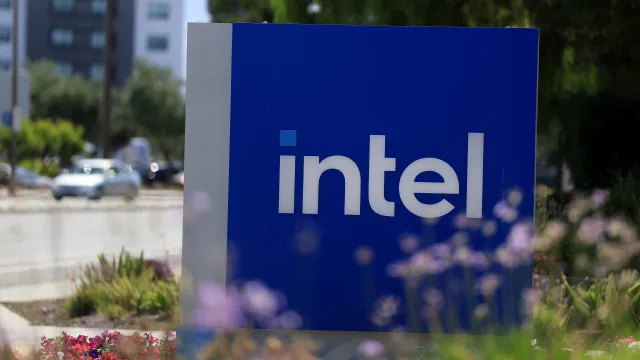 Intel fecha acordo com Foxconn para desenvolver sistemas de IA