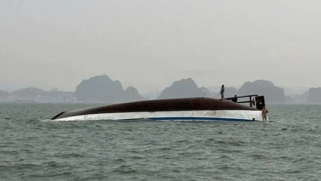 Resgatados 48 tripulantes de navio vietnamita afundado