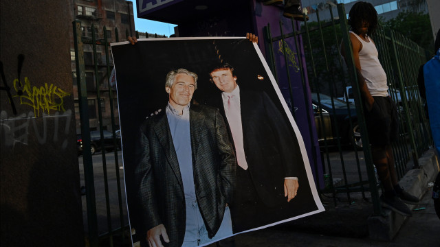 Ex-estrategista republicano diz que Trump quer tirar foco do caso Epstein