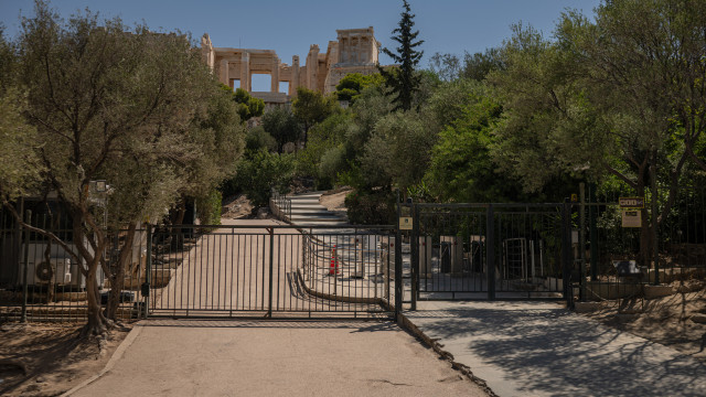 Onda de calor encerra Acrópole de Atenas (mais uma vez)
