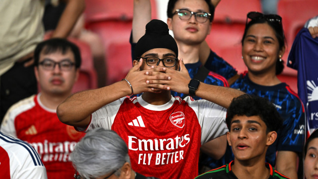 Gyokeres ainda não chegou e adeptos do Arsenal já imitam... a máscara