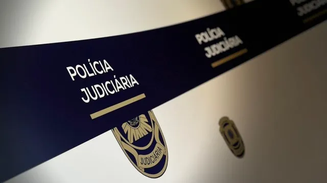 
                    Jovem de 18 anos detido por agressões sexuais contra namorada menor
                