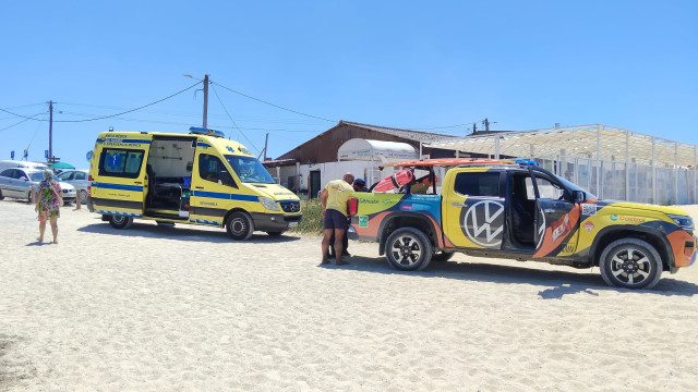 Mulher hospitalizada após cair em zona 