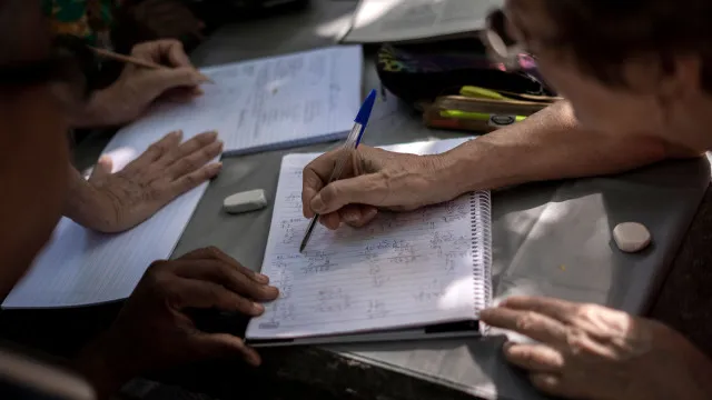 
                    Professores que testaram novas AE dizem que pouco muda no dia a dia
                