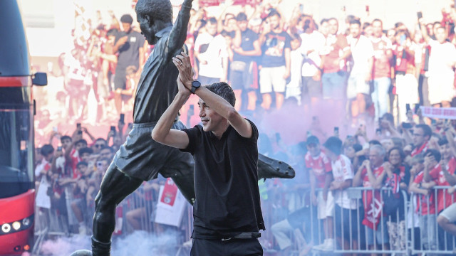 Benfica apresenta-se quatro reforços e um plantel de 31 elementos