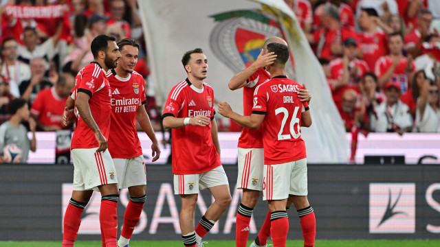 Conexão greco-turca 'incendeia' a Luz e Benfica conquista a Eusébio Cup