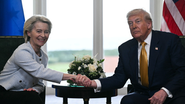 EUA e UE chegam a acordo. Trump aplica tarifas de 15% à União Europeia