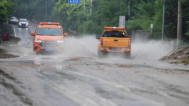 Risco "elevado". China emite alertas mÃ¡ximos devido Ã  chuva intensa