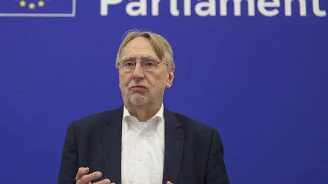 Luz verde a atos legislativos que aprovam acordo tarifário UE-EUA
