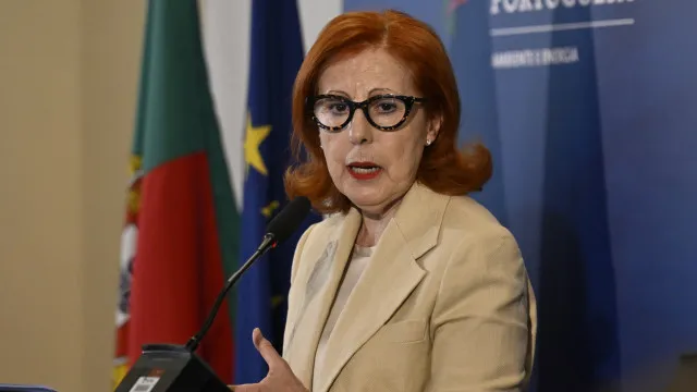 
                    Ministra do Ambiente pede 