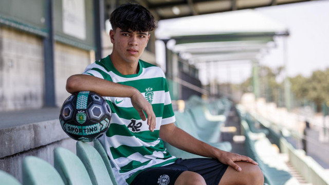 Oficial: Sporting contrata jovem goleador que se inspira em Conrad Harder