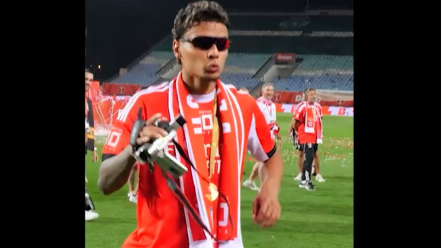 E estes 'moves'? Benfica mostra 'brilharete' de Richard Ríos na Supertaça