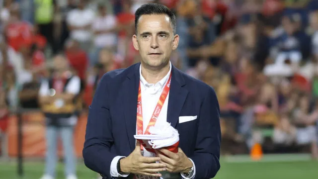 
                    Do fracasso à redenção no Benfica. O verão que pode salvar Mário Branco
                