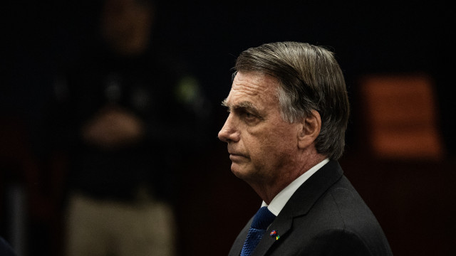 Já com pulseira, agora fica em domiciliária: O que se passa com Bolsonaro
