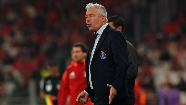 Jorge Costa levado do centro de treinos do FC Porto em estado grave