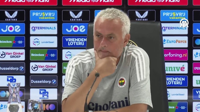 Mourinho emociona-se em plena conferência: