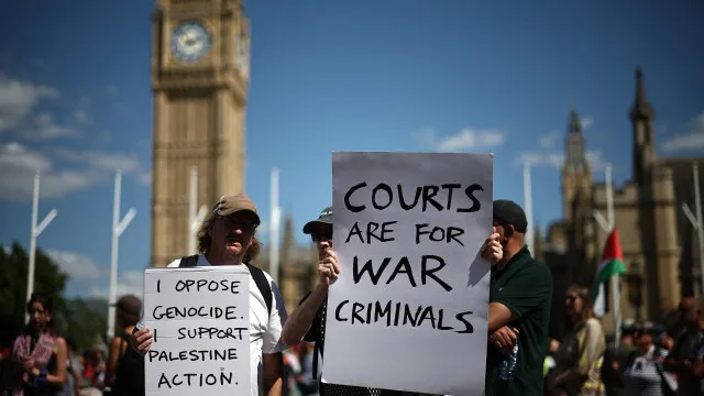 
                    Polícia britânica detém manifestantes de grupo pró-palestiniano proibido
                