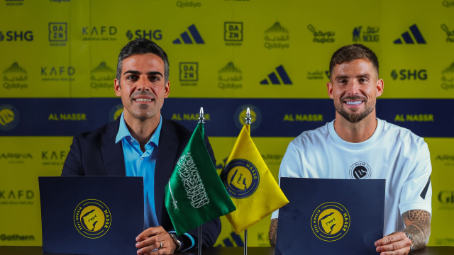 Oficial: Iñigo Martínez junta-se a Jesus e Cristiano Ronaldo no Al Nassr