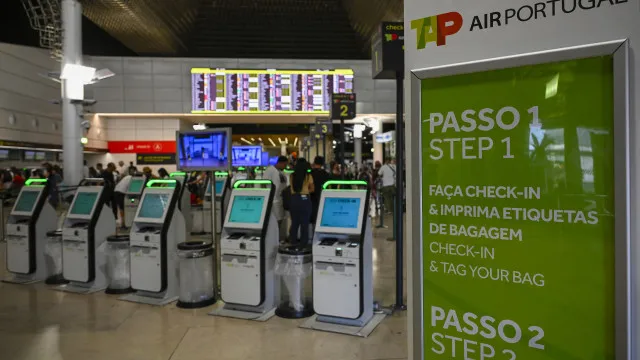 
                    Lisboa. PSP apreende 20 quilos de droga escondida em panelas no aeroporto
                