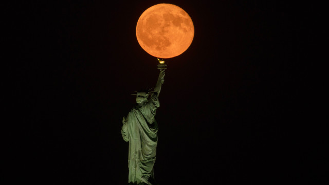'Lua do Esturjão' tomou conta dos céus e as imagens são impressionantes