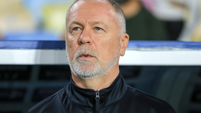 Direção do Grêmio cita trabalho e 'banca' abatido Mano Menezes até próximo jogo no Brasileirão