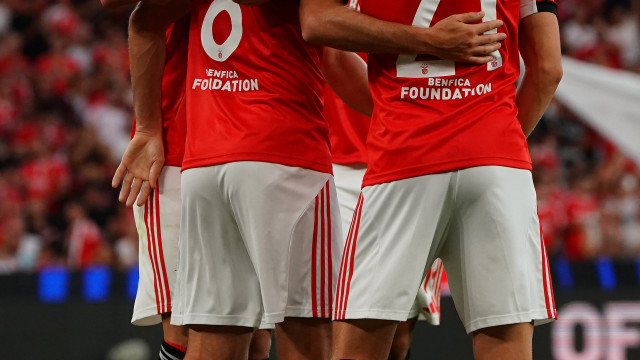 Benfica 'passeia' na Luz e marca encontro com José Mourinho no playoff