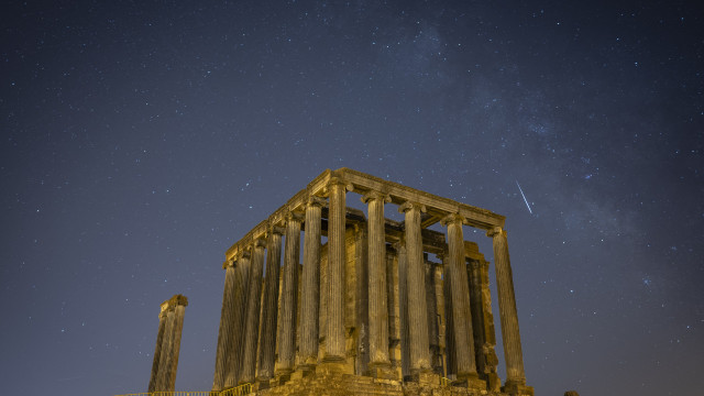 Conseguiu ver as Perseidas? Eis as melhores imagens da chuva de meteoros