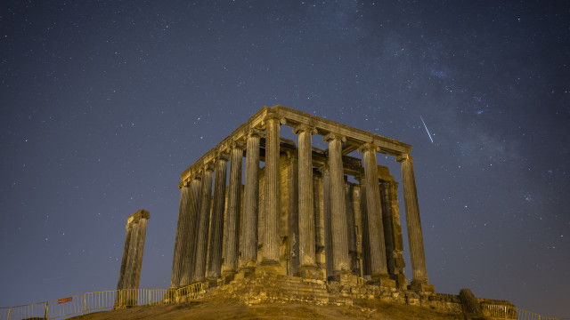 Conseguiu ver as Perseidas? Eis as melhores imagens da chuva de meteoros