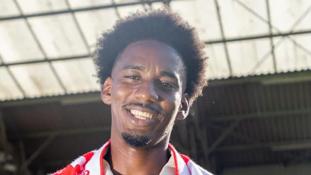 
                    II Liga: Leixões vence em Portimão com 'bis' de Bryan Róchez
                
