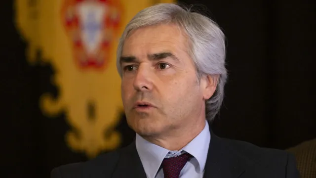 Melo recorre Ã  justiÃ§a "por uma vez na vida para nÃ£o viver em lamaÃ§al"