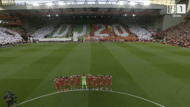 Arrepiante. Foi assim o minuto de silêncio por Diogo Jota em Anfield
