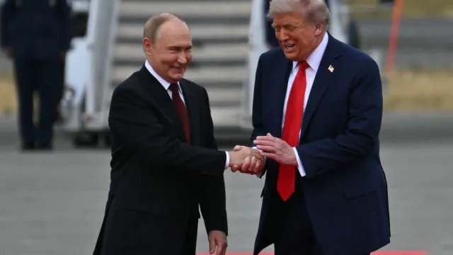 UcrÃ¢nia: Um ano apÃ³s cimeira Trump-Putin no Alasca guerra intensificou-se